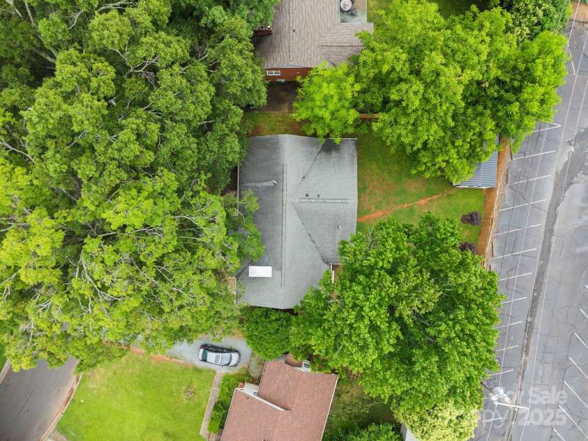 4106 Castlewood Road, Charlotte, NC 28209.  MLS# CAR4258247, YatesRealty ID 17924. 