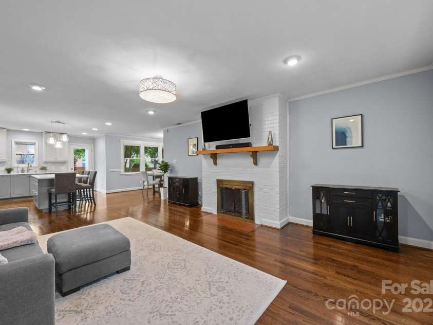 4106 Castlewood Road, Charlotte, NC 28209.  MLS# CAR4258247, YatesRealty ID 17924. 