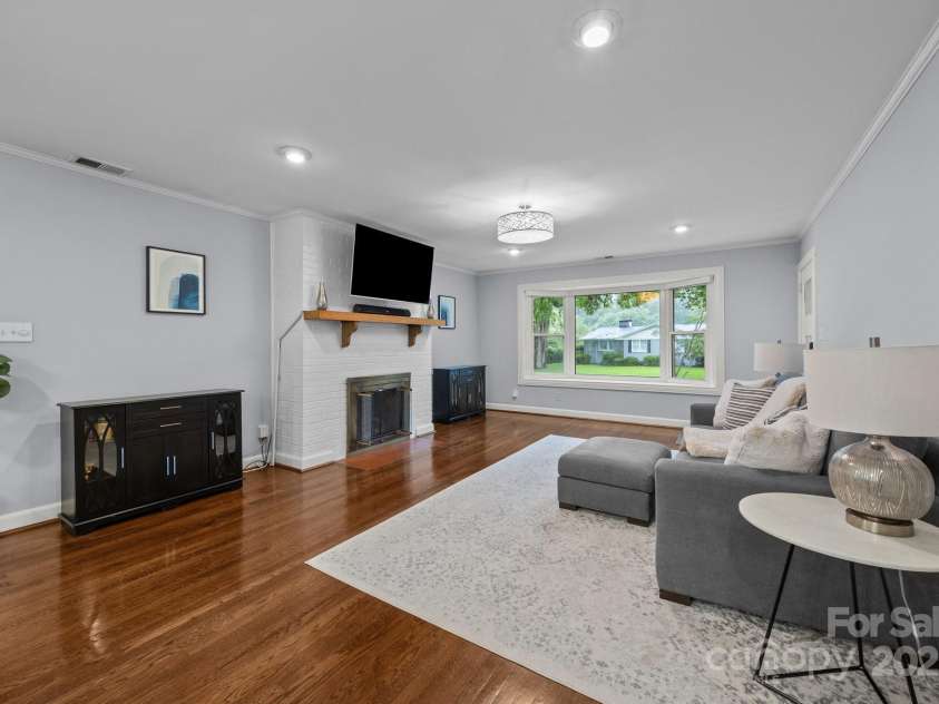 4106 Castlewood Road, Charlotte, NC 28209.  MLS# CAR4258247, YatesRealty ID 17924. 