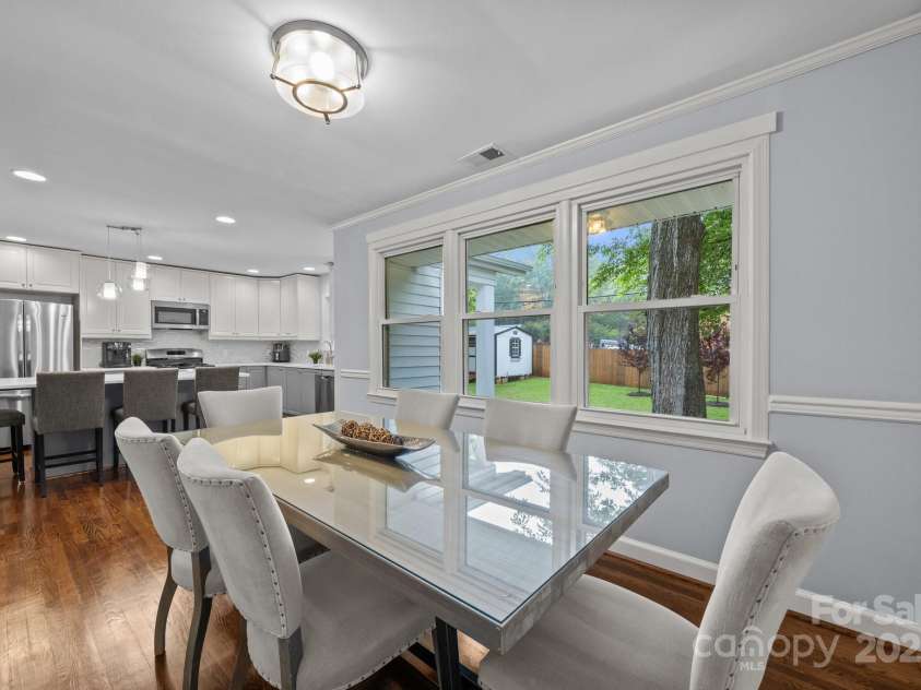 4106 Castlewood Road, Charlotte, NC 28209.  MLS# CAR4258247, YatesRealty ID 17924. 