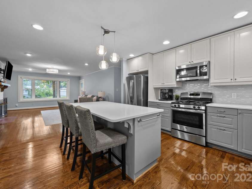 4106 Castlewood Road, Charlotte, NC 28209.  MLS# CAR4258247, YatesRealty ID 17924. 