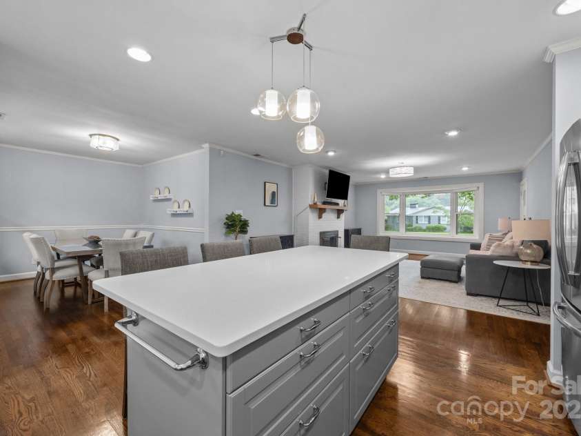 4106 Castlewood Road, Charlotte, NC 28209.  MLS# CAR4258247, YatesRealty ID 17924. 