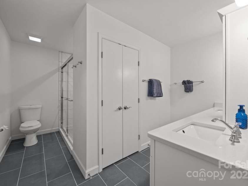 4106 Castlewood Road, Charlotte, NC 28209.  MLS# CAR4258247, YatesRealty ID 17924. 