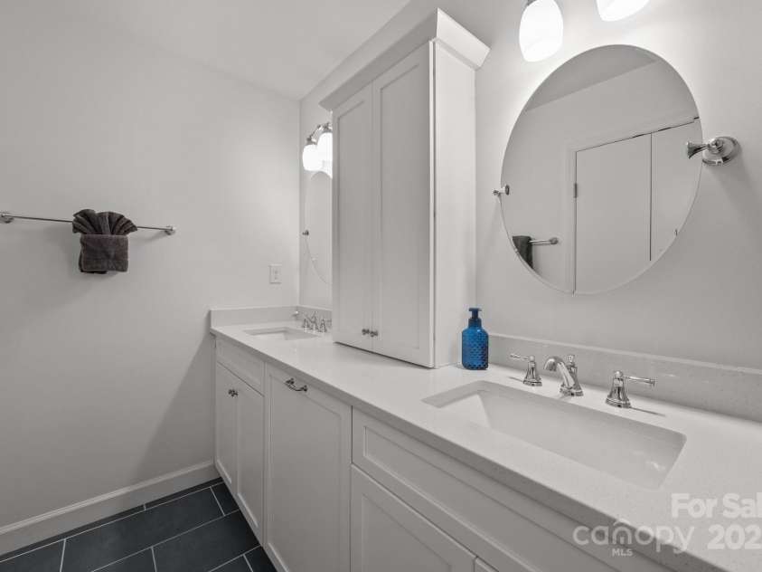 4106 Castlewood Road, Charlotte, NC 28209.  MLS# CAR4258247, YatesRealty ID 17924. 