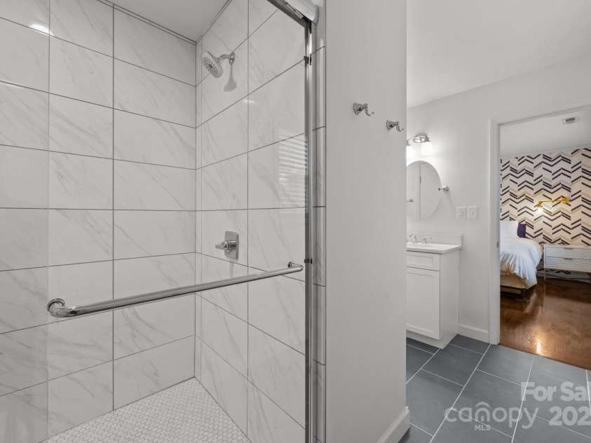 4106 Castlewood Road, Charlotte, NC 28209.  MLS# CAR4258247, YatesRealty ID 17924. 