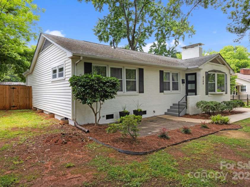 4106 Castlewood Road, Charlotte, NC 28209.  MLS# CAR4258247, YatesRealty ID 17924. 