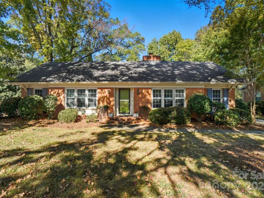 5926 Sharon Road, Charlotte, NC 28210.  MLS# CAR4313356, YatesRealty ID 17925. 