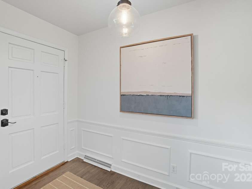 5926 Sharon Road, Charlotte, NC 28210.  MLS# CAR4313356, YatesRealty ID 17925. 