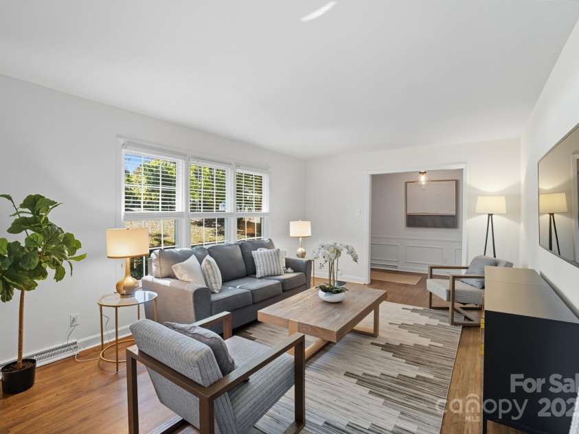 5926 Sharon Road, Charlotte, NC 28210.  MLS# CAR4313356, YatesRealty ID 17925. 