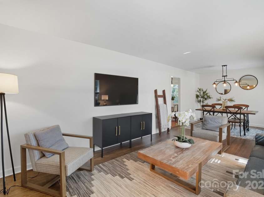 5926 Sharon Road, Charlotte, NC 28210.  MLS# CAR4313356, YatesRealty ID 17925. 