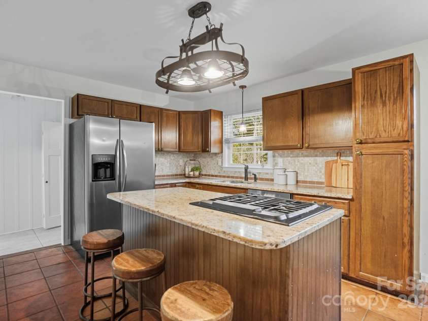 5926 Sharon Road, Charlotte, NC 28210.  MLS# CAR4313356, YatesRealty ID 17925. 