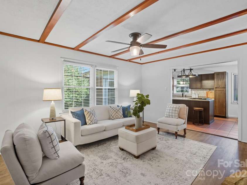 5926 Sharon Road, Charlotte, NC 28210.  MLS# CAR4313356, YatesRealty ID 17925. 