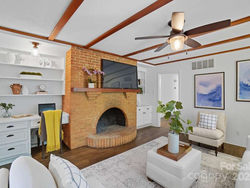 5926 Sharon Road, Charlotte, NC 28210.  MLS# CAR4313356, YatesRealty ID 17925. 