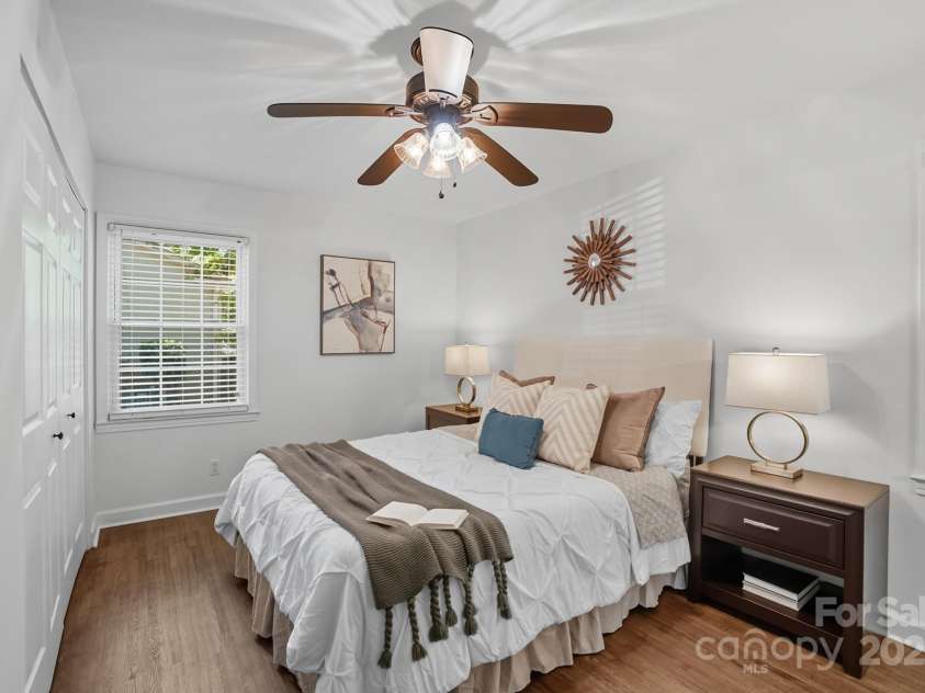 5926 Sharon Road, Charlotte, NC 28210.  MLS# CAR4313356, YatesRealty ID 17925. 