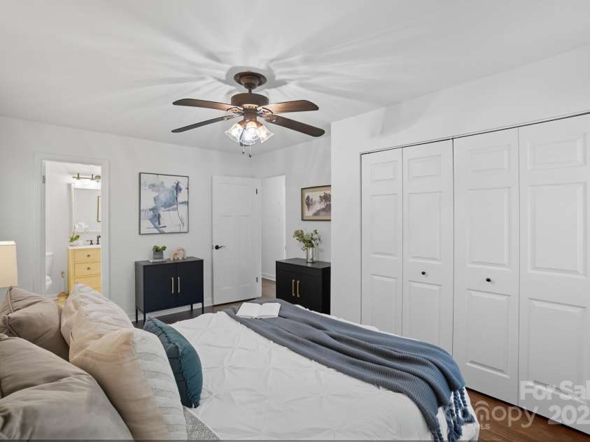 5926 Sharon Road, Charlotte, NC 28210.  MLS# CAR4313356, YatesRealty ID 17925. 