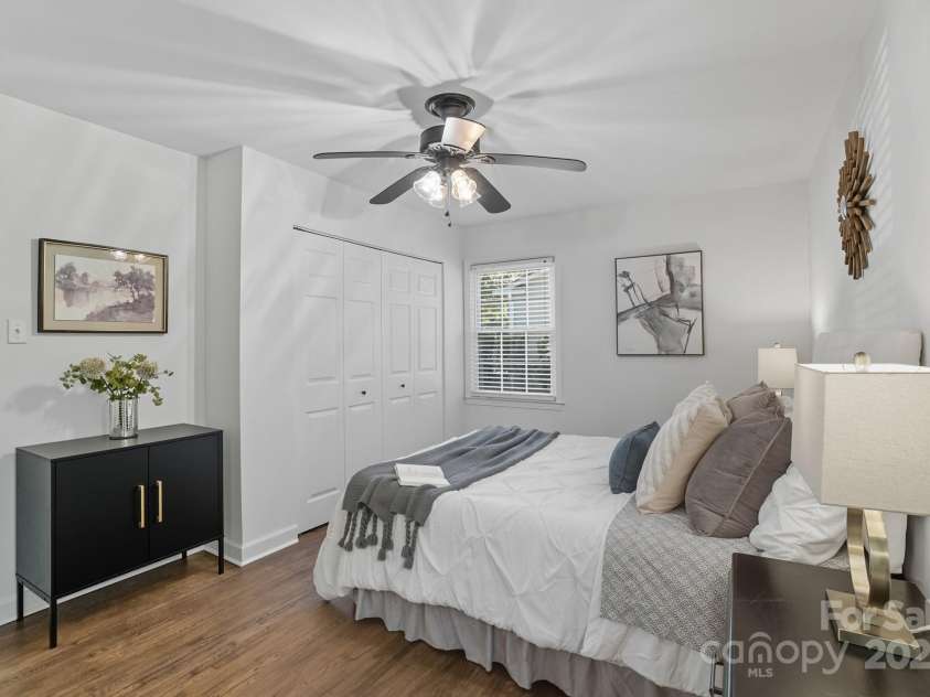 5926 Sharon Road, Charlotte, NC 28210.  MLS# CAR4313356, YatesRealty ID 17925. 