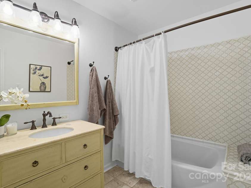 5926 Sharon Road, Charlotte, NC 28210.  MLS# CAR4313356, YatesRealty ID 17925. 