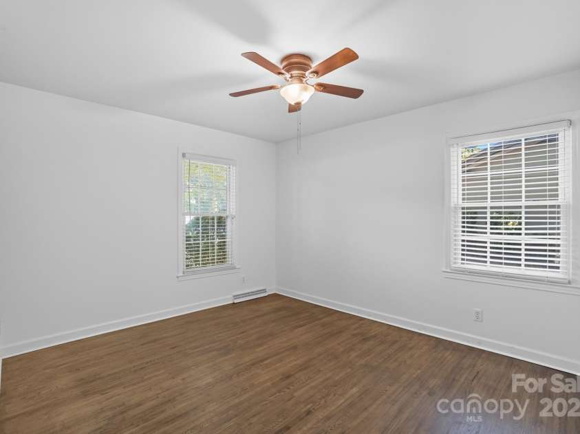 5926 Sharon Road, Charlotte, NC 28210.  MLS# CAR4313356, YatesRealty ID 17925. 