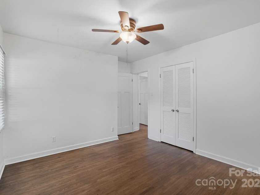 5926 Sharon Road, Charlotte, NC 28210.  MLS# CAR4313356, YatesRealty ID 17925. 