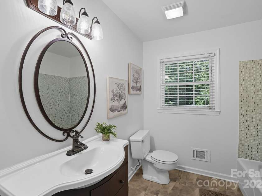 5926 Sharon Road, Charlotte, NC 28210.  MLS# CAR4313356, YatesRealty ID 17925. 