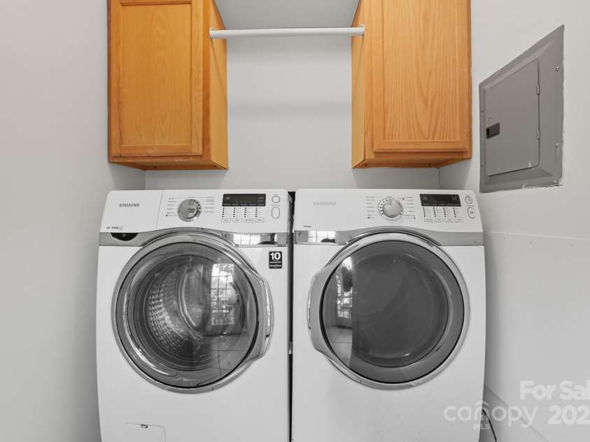 5926 Sharon Road, Charlotte, NC 28210.  MLS# CAR4313356, YatesRealty ID 17925. 