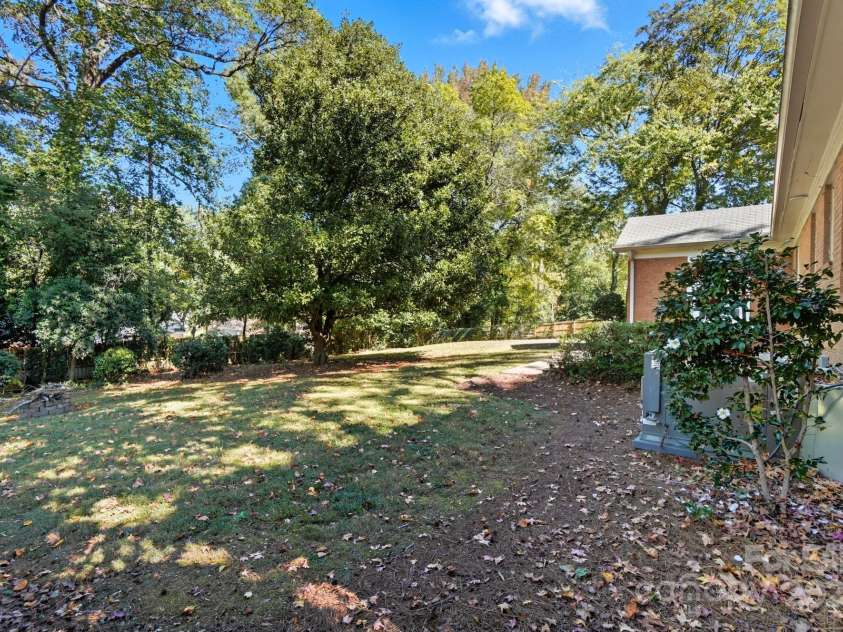 5926 Sharon Road, Charlotte, NC 28210.  MLS# CAR4313356, YatesRealty ID 17925. 