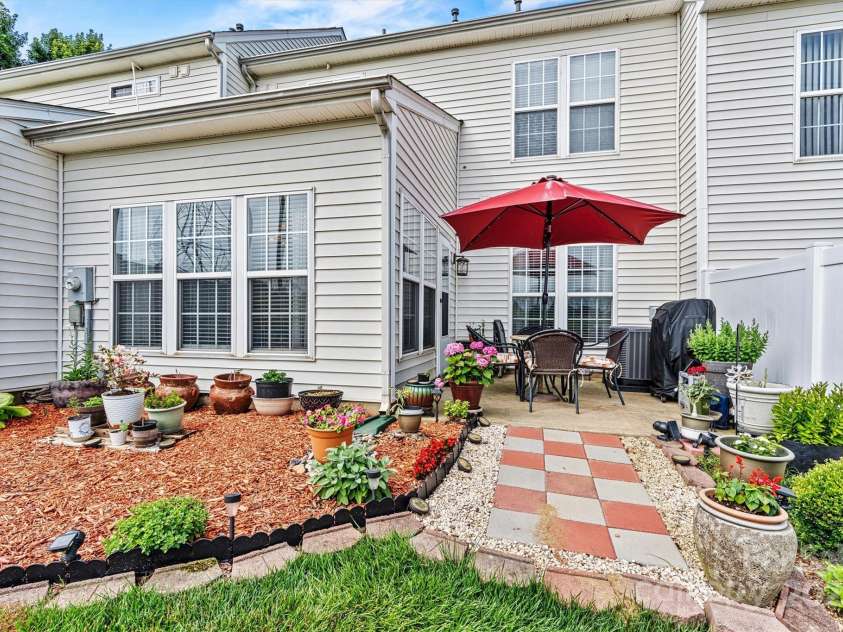 8002 Mariners Pointe Circle, Denver, NC 28037.  MLS# CAR4267345, YatesRealty ID 17926. 