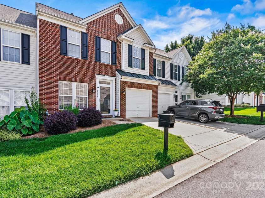 8002 Mariners Pointe Circle, Denver, NC 28037.  MLS# CAR4267345, YatesRealty ID 17926. Brickfront townhouse with garage!