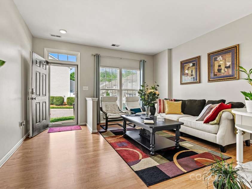 8002 Mariners Pointe Circle, Denver, NC 28037.  MLS# CAR4267345, YatesRealty ID 17926. Living Room