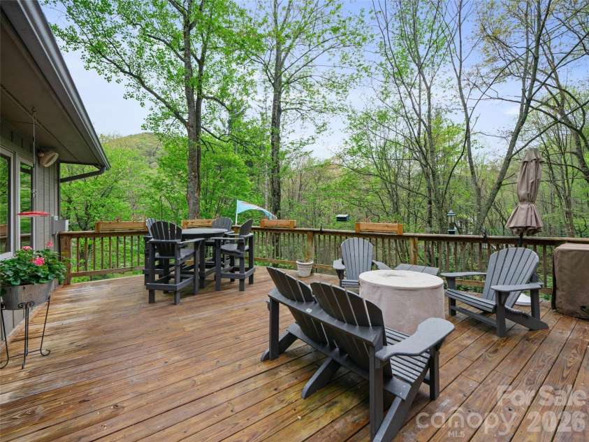86 Laurel Drive, Burnsville, NC 28714.  MLS# CAR4253522, YatesRealty ID 17927. 