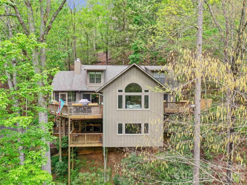 86 Laurel Drive, Burnsville, NC 28714.  MLS# CAR4253522, YatesRealty ID 17927. 