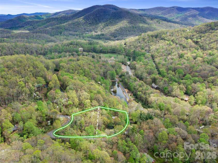 86 Laurel Drive, Burnsville, NC 28714.  MLS# CAR4253522, YatesRealty ID 17927. 