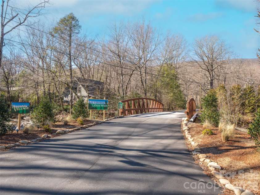86 Laurel Drive, Burnsville, NC 28714.  MLS# CAR4253522, YatesRealty ID 17927. 