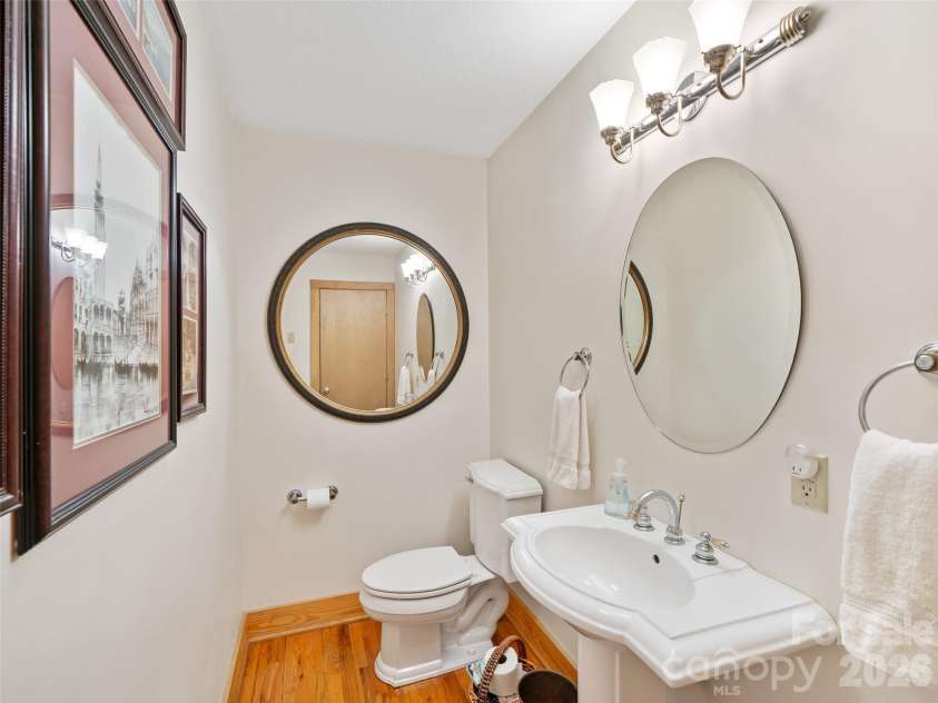 86 Laurel Drive, Burnsville, NC 28714.  MLS# CAR4253522, YatesRealty ID 17927. Half bath for main Level