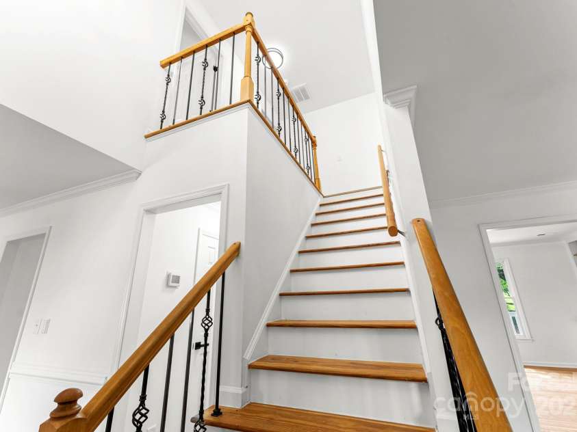 9513 Saddle Run Trail, Charlotte, NC 28269.  MLS# CAR4267104, YatesRealty ID 17927. 