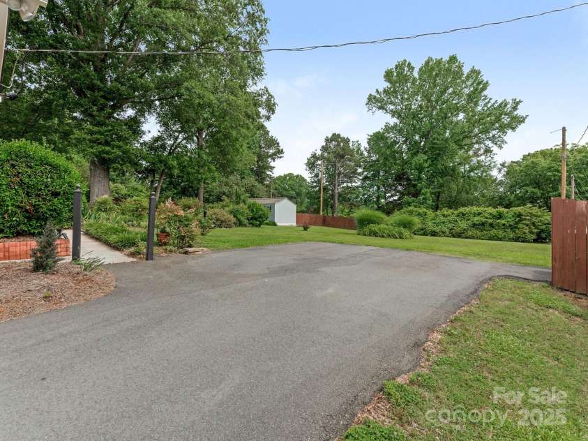 3408 Oak Tree Trail, Matthews, NC 28105.  MLS# CAR4267808, YatesRealty ID 17929. Ample parking space in the driveway
