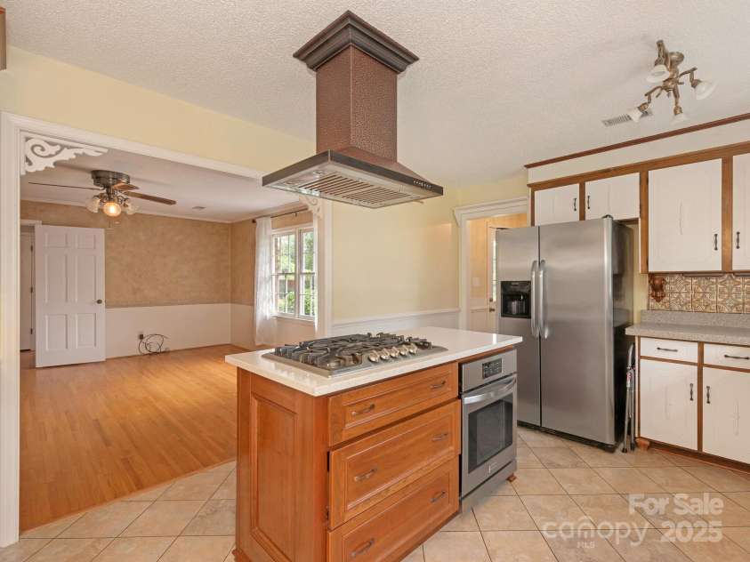 3408 Oak Tree Trail, Matthews, NC 28105.  MLS# CAR4267808, YatesRealty ID 17929. Kitchen is open to the den