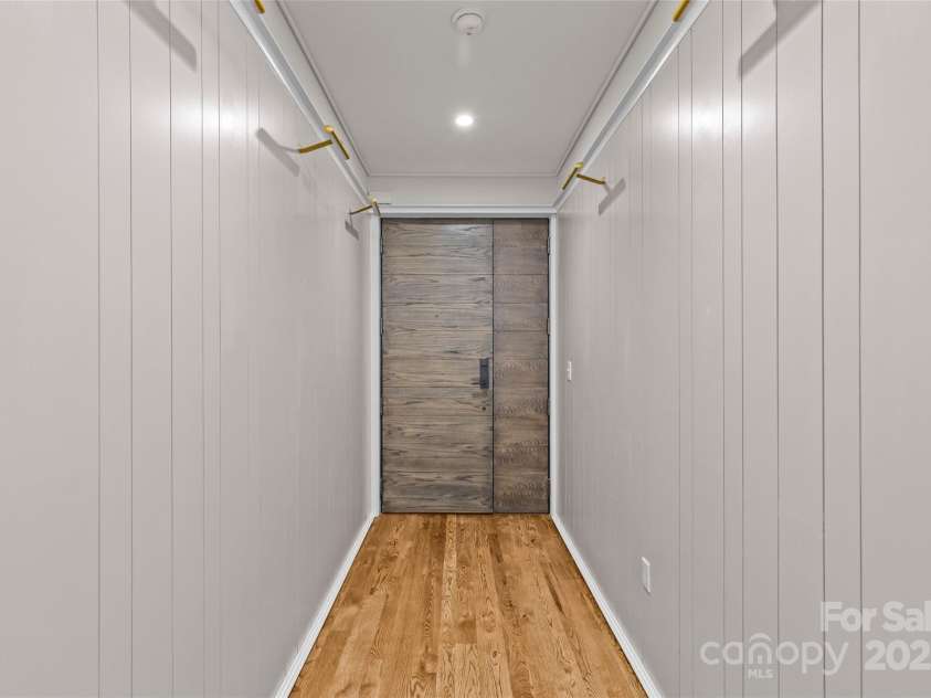 1172 Queens Road, Charlotte, NC 28207.  MLS# CAR4296406, YatesRealty ID 1793. 