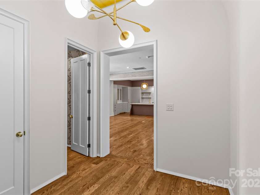 1172 Queens Road, Charlotte, NC 28207.  MLS# CAR4296406, YatesRealty ID 1793. 