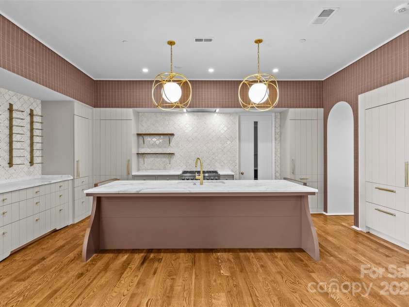 1172 Queens Road, Charlotte, NC 28207.  MLS# CAR4296406, YatesRealty ID 1793. 