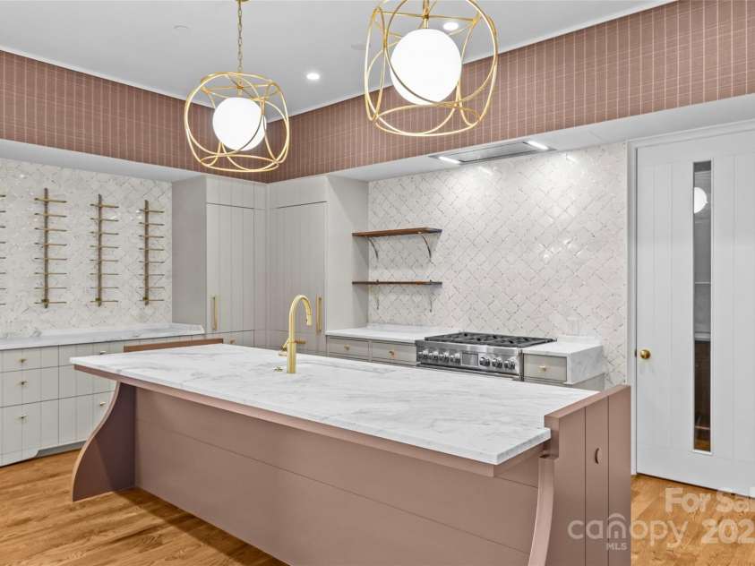 1172 Queens Road, Charlotte, NC 28207.  MLS# CAR4296406, YatesRealty ID 1793. 