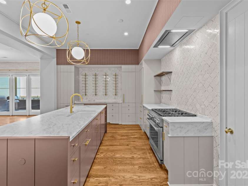 1172 Queens Road, Charlotte, NC 28207.  MLS# CAR4296406, YatesRealty ID 1793. 