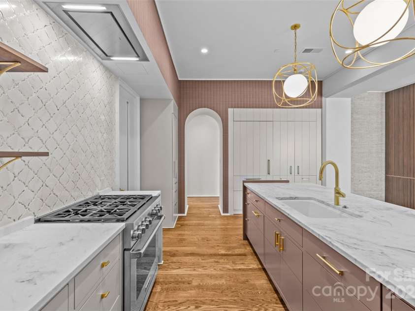 1172 Queens Road, Charlotte, NC 28207.  MLS# CAR4296406, YatesRealty ID 1793. 