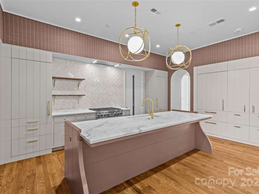 1172 Queens Road, Charlotte, NC 28207.  MLS# CAR4296406, YatesRealty ID 1793. 