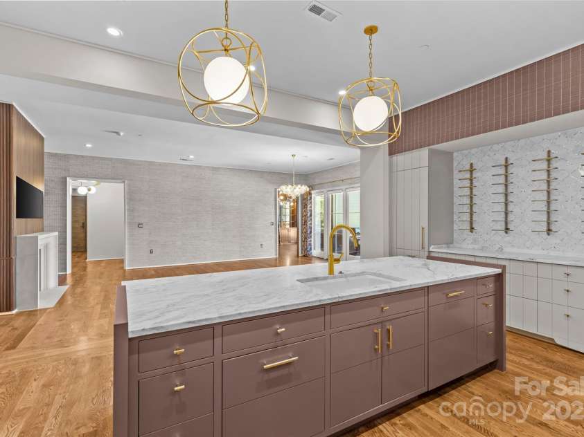 1172 Queens Road, Charlotte, NC 28207.  MLS# CAR4296406, YatesRealty ID 1793. 