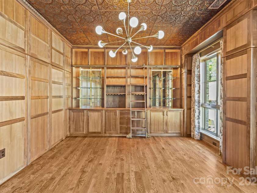 1172 Queens Road, Charlotte, NC 28207.  MLS# CAR4296406, YatesRealty ID 1793. 