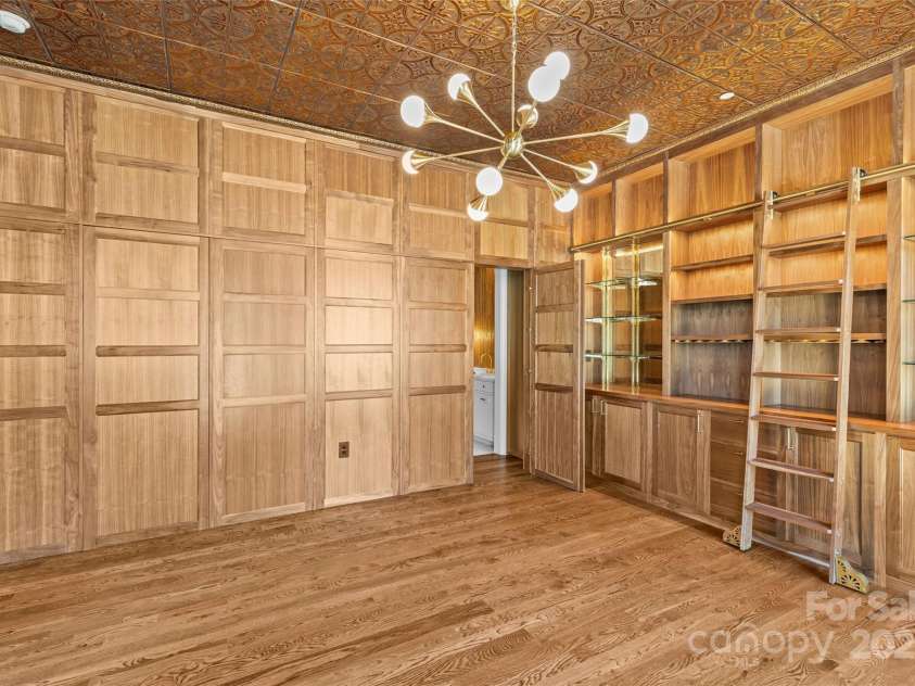 1172 Queens Road, Charlotte, NC 28207.  MLS# CAR4296406, YatesRealty ID 1793. 
