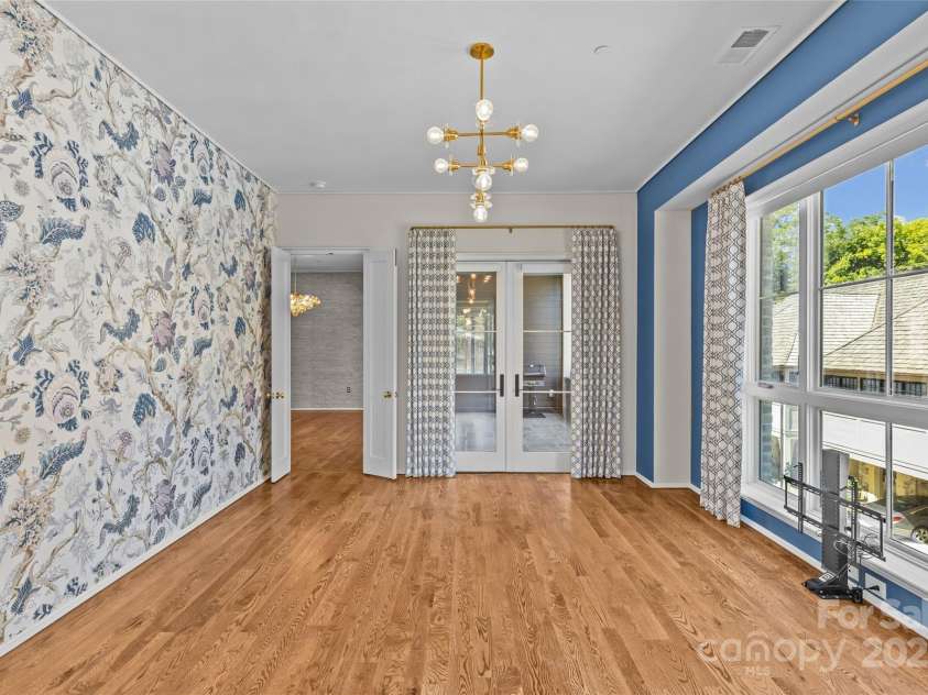 1172 Queens Road, Charlotte, NC 28207.  MLS# CAR4296406, YatesRealty ID 1793. 