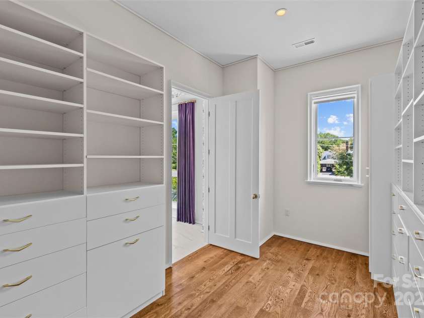 1172 Queens Road, Charlotte, NC 28207.  MLS# CAR4296406, YatesRealty ID 1793. 
