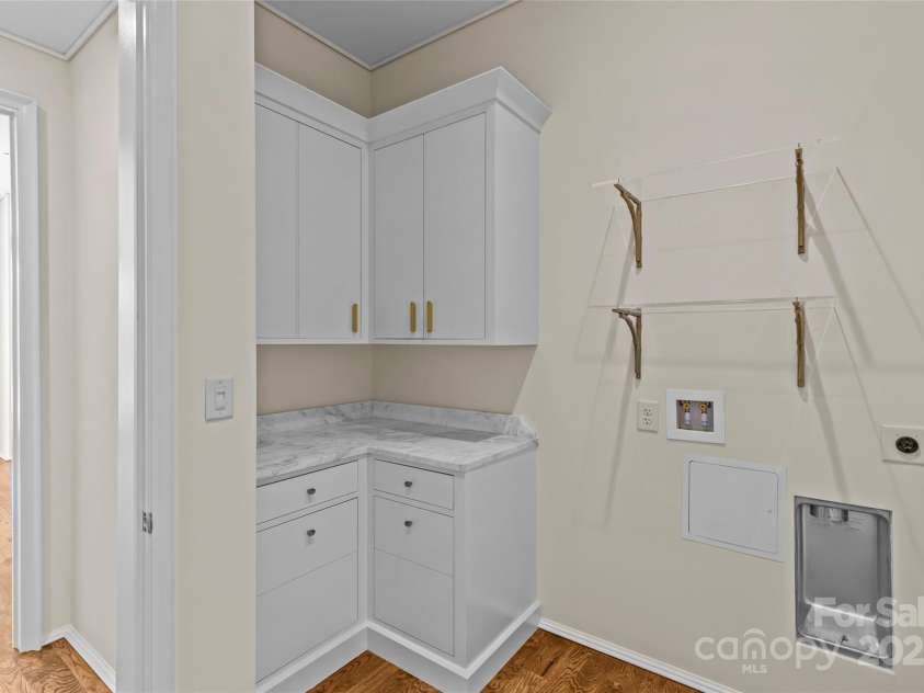 1172 Queens Road, Charlotte, NC 28207.  MLS# CAR4296406, YatesRealty ID 1793. 